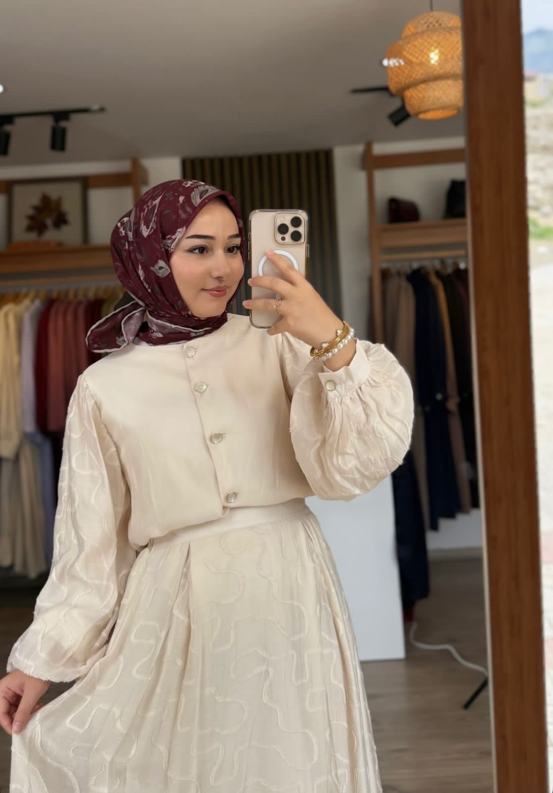 Öğündük Elden Ödeme Bayan Escort Nehir