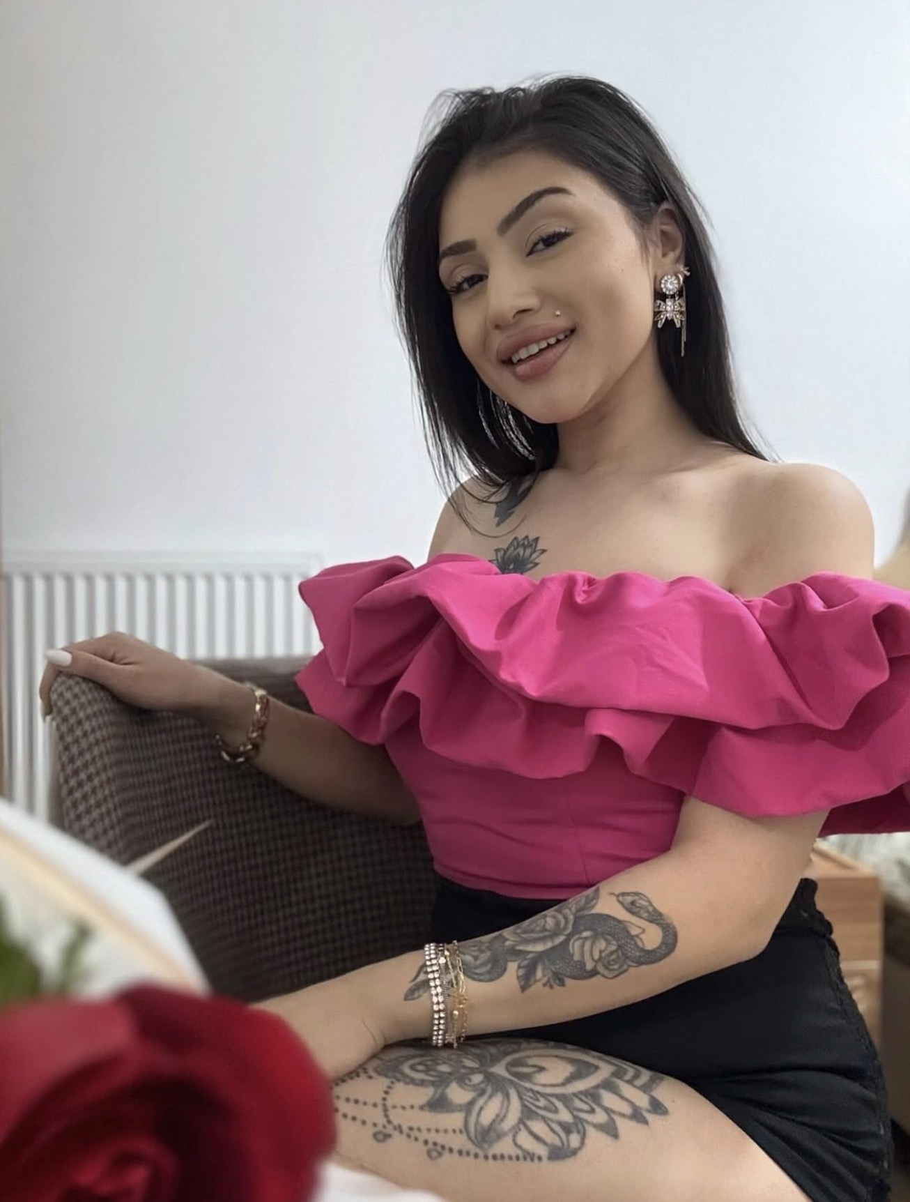 Karalar Üniversiteli Escort Hande